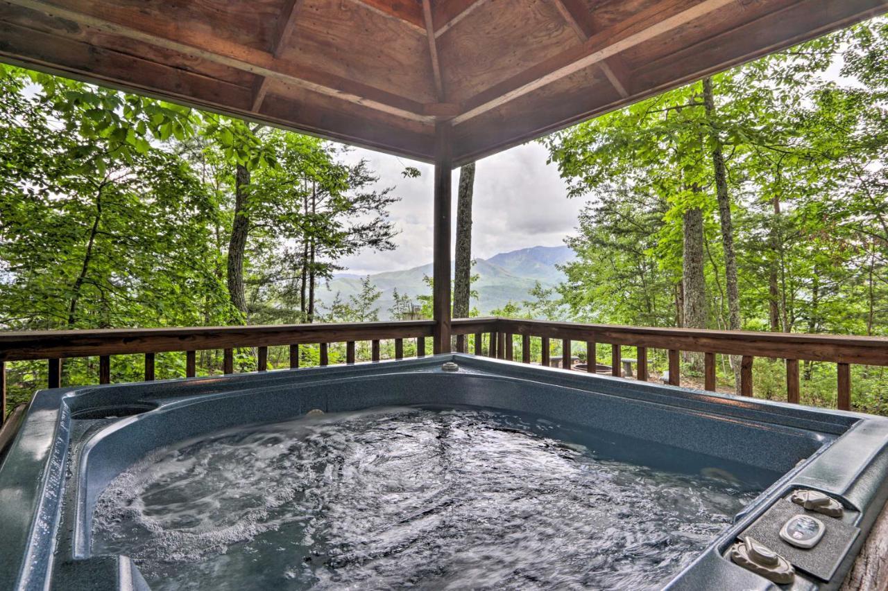 فيلا Gatlinburg Escape With Hot Tub, Deck And Mtn View المظهر الخارجي الصورة