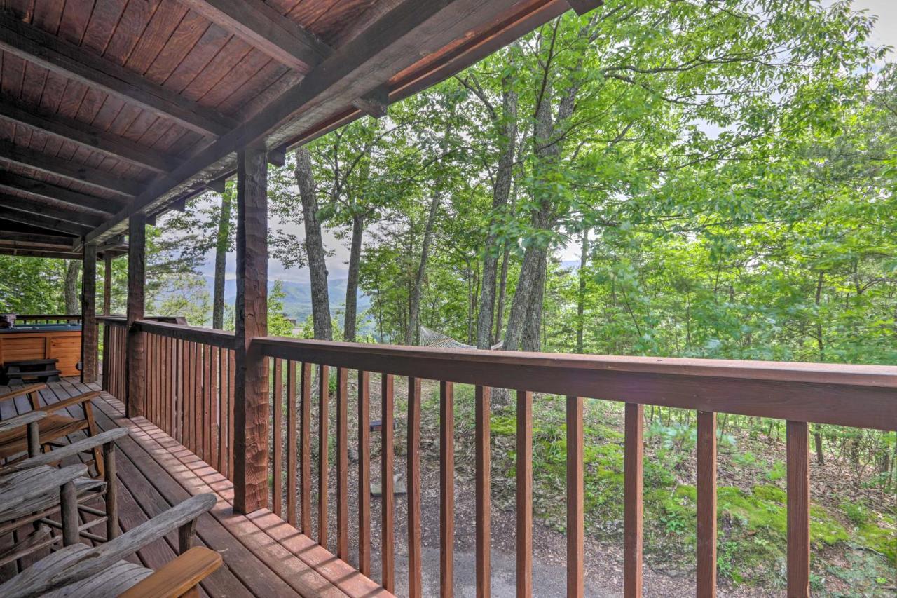 فيلا Gatlinburg Escape With Hot Tub, Deck And Mtn View المظهر الخارجي الصورة